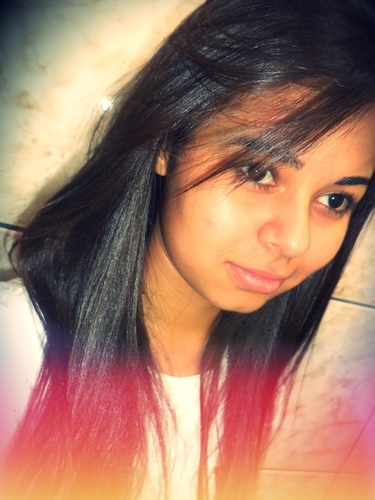 Sou complexa, sou mistura, sou mulher com cara de menina.E vice-versa. Me perco, me procuro e me acho.:D     Pergunta? http://t.co/DEEl53IcWV
