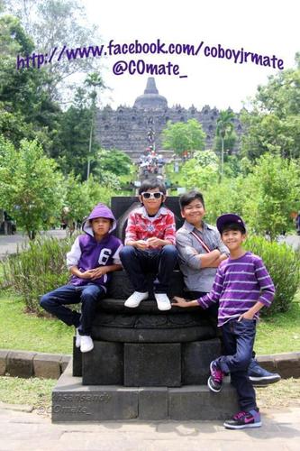 hay :) aku Twibi,SB,Comate,Xowner,Famous,dLL :)
no bully :)