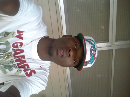 ima NORTH nigga nd the South... gettin money all ova.. itz #TEAMBHP #TEAMGRIZLY #KMOMG...$$$$BEEP..#Iphne4#WHITE...#TEAM OMG