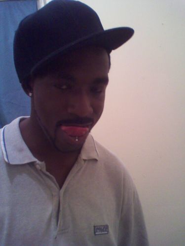 im cool dude a freak love to flirt an have fun so tweet me i dont bite only if u let me