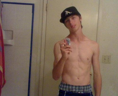 JustinMata96's profile picture. JESSE BETHLEmobbin  15 y/old turnin 16, Growin nd sellin dro HIGH LIFE..
