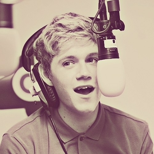 FOREVER A DIRECTIONER!! follow me i follow back :) promise xx
