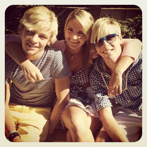 I LOVE RYDEL LYNCH, SHE IS SOOOO AWESOME !!!!  I LOVE R5,I also love the midnight beast!!!i support West Ham  #TeamFollowBack