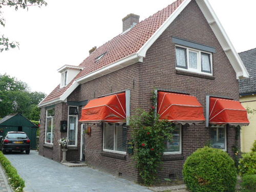 Gezellig, kleinschalig B&B in centrum Borger. Op loopafstand van winkels, horeca, hunebedden en natuur. Ideaal voor fietsers, wandelaars en zakenmensen.