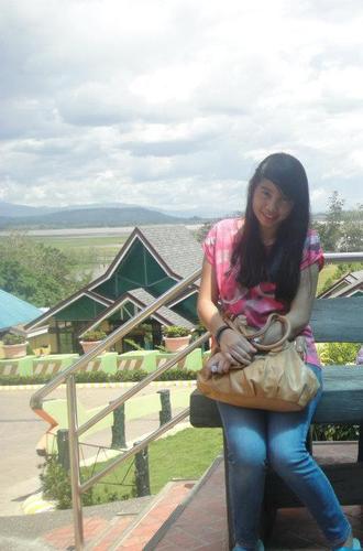 Volleyball is my hobby but I'am simply and always happy.. Iam not pretty like others but my attitude is good and nice.. :)))) 18
3