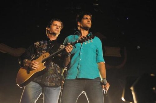 Twitter dedicado ao Blog Portal Victor e Leo. Aqui teremos informações sobre os shows, novidades sobre a dupla. Gerido por fãs. Sejam todos bem vindos.