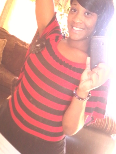 17 |5'2| Outgoing, always smiling, dont take bs. Keep it 103 .