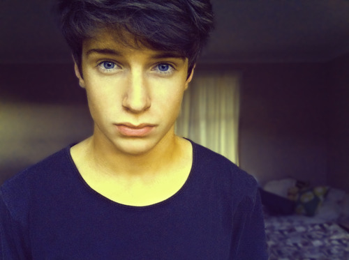 Reid | New Zealand | 15. I love eating alot of food.
And I do follow back, just ask me(: