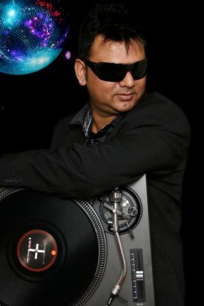 DJ/ VJ/ Remixer/ MC/ Gadget Freak. BuddhaFunk Owner, Originator of Point & Smile Bookings : nealthedj@gmail.com