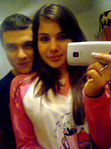 Namorando e muito feliz (:.O resto você descobre ;P