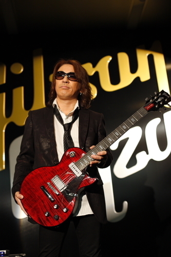 TMNetwork、B'z、MR.BIG、BONJOVIなどが大好きです(≧∇≦)ﾉ 

ギターとキーボードを少し触れるようです(-_☆)

GxTxBというGLAYとかB’zとかのコピバンやってますので、イベント等あればお誘いくださいm(_ _)m