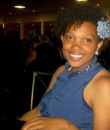 Professora de Educação Física, amante do bom humor, fiel e dizimista na igreja do Deboismo.