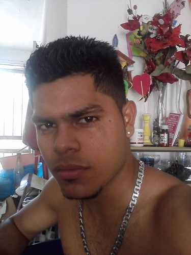 futbolista prof.. Dios y mi familia son mi fuerza... Lo importante no es ser el primero si no ser mejor.. Bendecido por Dios... Amen