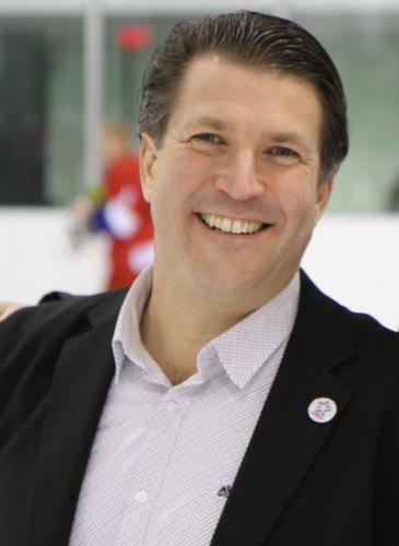 H K F A. Landsortsgrabb. Jobbar med data. Gillar hockey och Sator. Har fru, hus och barn. Älskar min mamma. Klipper mig två gånger om året. Prick.