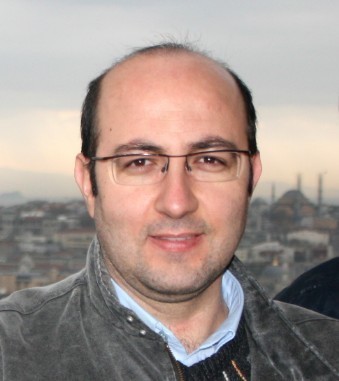 Ya ümitsizsiniz, ya da ümit sizsiniz. 
Ya çaresizsiniz, ya da çare sizsiniz. 
/Behçet Necatigil/