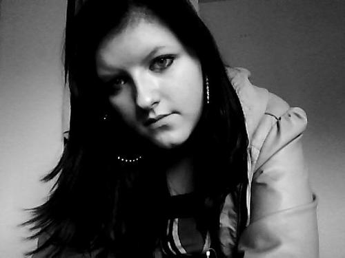 Charlene. 19. Britain. Follow me and I'll follow back!