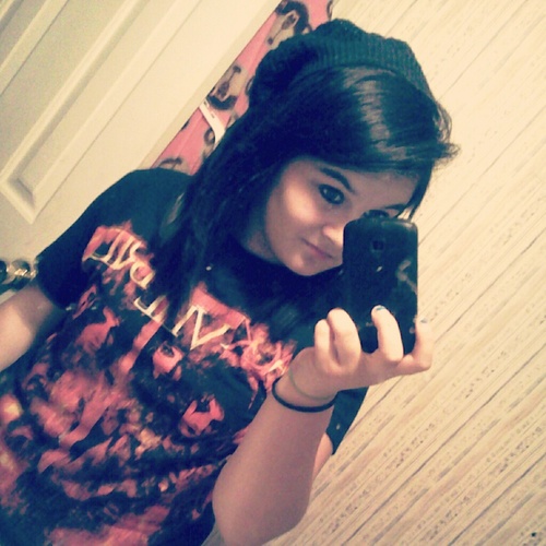 Mallory here(: uhm, new here..so follow me!! ;D        love you,kthanksbye(: