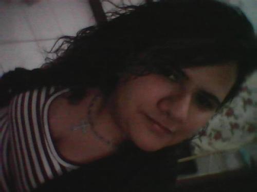 doida, extrovertida, bem maluquinha msm, nas horas certas, quando é pra falar serio agente fala, kkkkk
