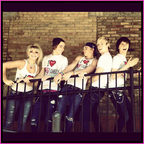 Just 2 Irish girls who love a band named @officialR5 :) follow our personal accounts @Lauren_Bolger_ and @Leanne__Doyle :) #R5Family #Warblers