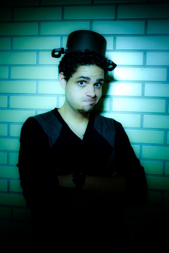 eranoite's profile picture. Essa é uma história sobre o amor. Amor entre singulares indivíduos. Livro de @rafazart