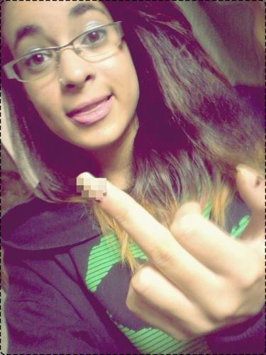 oi ; pisciana, chata, sorridente, namoro , feliz, não ligo pra sua opinião, afinal, ela não me faz ir nem voltar, e looooooooooouca por S.O.J.A *-* ; segue ?