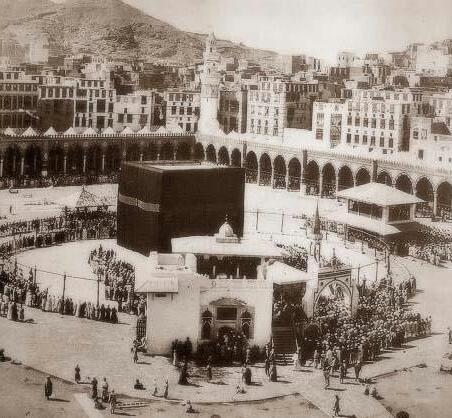 ‏‏۞ إِنَّمَا يُرِيدُ اللَّهُ لِيُذْهِبَ عَنْكُمُ الرِّجْسَ أَهْلَ الْبَيْتِ وَيُطَهِّرَكُمْ تَطْهِيراً ۞
