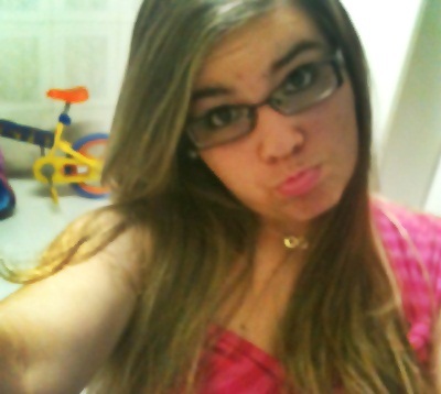 ''Vou escrever mais de um milhão de canções pra você ouvir, que meu amor é teu, teu sorriso me faz sorrir'' - Pollo. Amo minha sis @bisdenutella s2
