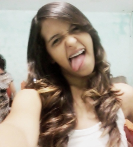 16 anos , minha fascinação é Jesus , chocolate , música e amigos ! solteira ;D
