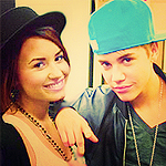 No luches para vivir, vive para luchar.
{12.10.11.} {8.2.2012}
