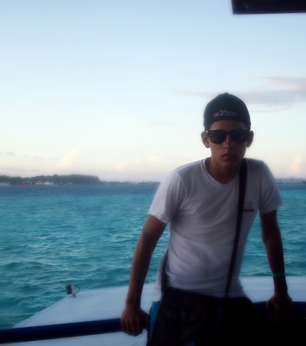 SOY DEL VERDE SOY FELIZ !
C.A.N ♥
Smoking a spliff is that i go crazy !! :D
http://t.co/utH4r0uB96