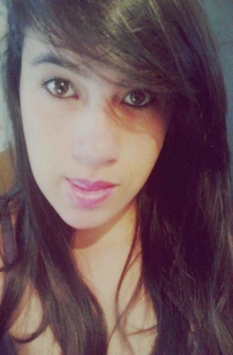 Soul legal, simpática, meiga, feia, boba, chata, implicante, complicada, as vezes até demais, não tente me entender (:   Se quiser saber mais , follow-me *-*
