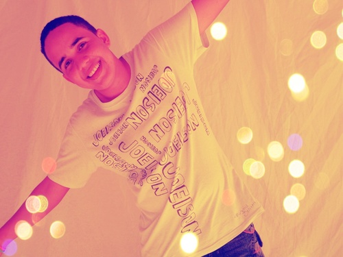 Graduando em Letras, 19 anos, Juazeirinhense, Fanático pela vida, Abençoado, Feliz, Ousado e Determinado (: