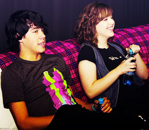 I play Clare Edwards on the TeenNick/Much Music drama, Degrassi. || I LOVE my best friend Munro x x x x x x x ||