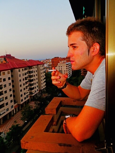 JaviLorenz's profile picture. Vivo más de noche que de día, sueño más despierto que dormido, bebo más de lo que debería. Técnico Superior Delineante y Próximo Ingeniero de Edificación.