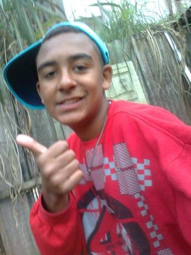 ֆ ㅤㅤE assim nois leva a vida, de cabeça erguida, com humildade, transparencia , sem simpatiaA trûtá !