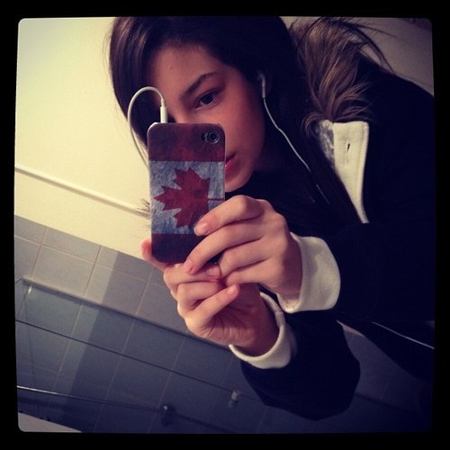-  Quem sabe ainda sou uma garotinha ...   ♪