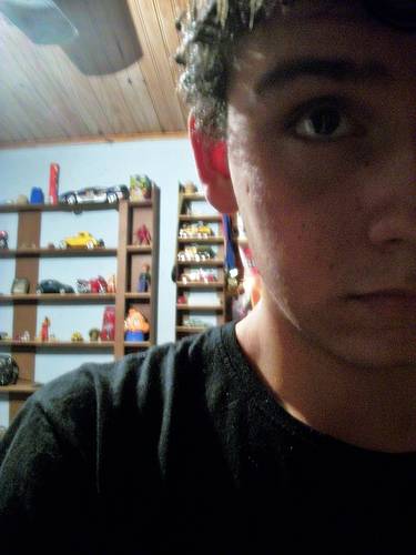 Com os olhos de quem quer ter uma oportunidade
Com os olhos de quem quer ter uma vida de verdade
É assim que eu olho, é assim que eu vejo