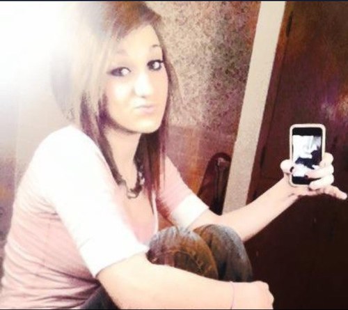 The_EllieTaylor's profile picture. Hey guys im Ellie |15|single| Love me or Hate me... i dont live to please you(: Follow me?