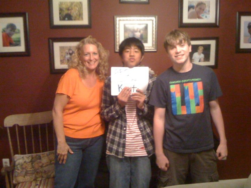 みなさん、こんにちは！I am an American exchange student studying abroad in Japan! I'm living with a host family in Yokohama. よろしくおねがいします！