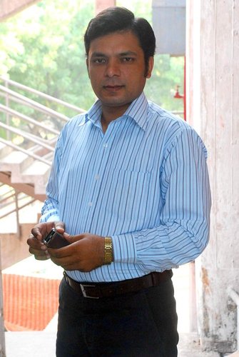 aap jaisa hi hu. magar thoda sa alag.