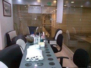 La mejor opción para tus manos y pies. En el Centro Comercial El Recreo. A sólo pasos del Meliá Caracas. Privacidad,Tranquilidad y Exclusividad. Telf-2127068574