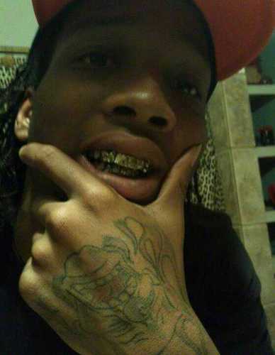 Ima dope boy i understand it dnt hav any future to but so is broke niggas n these niggas part time real and shit cuz today u 100 but 2mar u on yo period