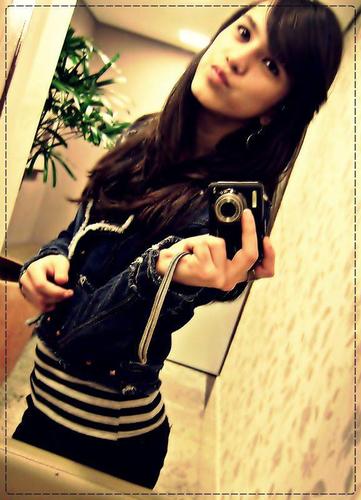  heyii...^^....am SarAh........ i luv rain....snowfall...light blowin wind... 3 3