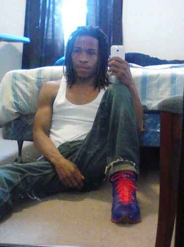 just a laid back nigga....regular dude spades videos and stuff like dat.