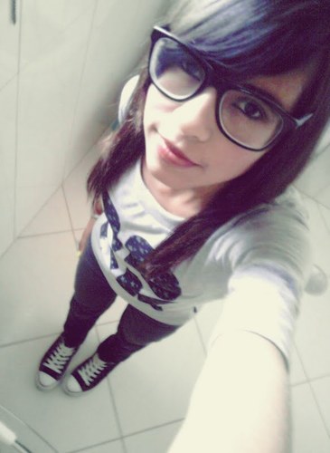 Me Chamo Fernanda Tenho 17 anos, amoo minhas amigas,gosto de festas e de FreeStep ! quer saber mas me segue ae