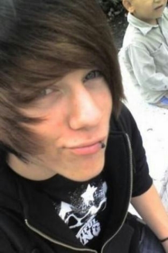 emptyspace485's profile picture. bios are awkward just like me :3 .Um my names Steven i just turned 18 and im single and im gay