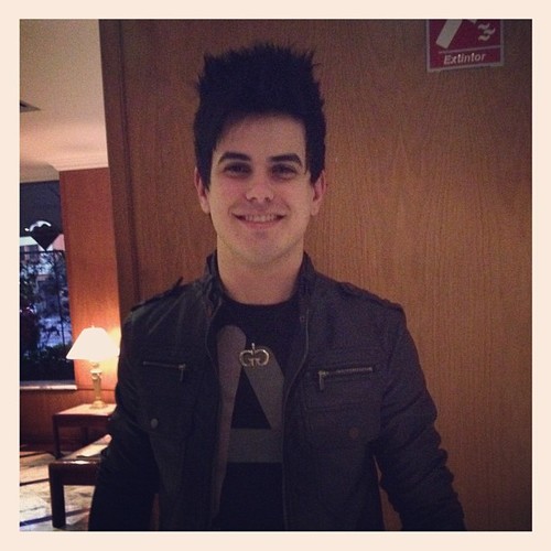 1º Fc de Araxá para meu anjo @GabrielGava_ . Eu te amo, preciso te sentir. Você existe mesmo? É perfeição demais. Te amo! Mozin Seguiu:17/08/12 ♥
