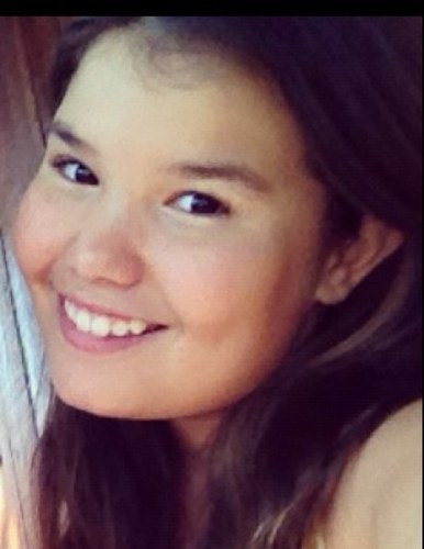 Hi, My name is Beatriz. I love Demi Lovato's little sister,Madison De La Garza. Demi replied me on 30th May 2010 :)