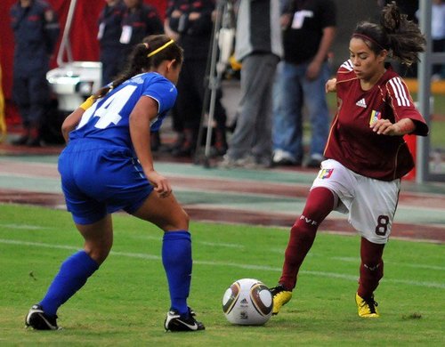 estudiante de estudios internacionales ucv mi pasión el futbol..!!