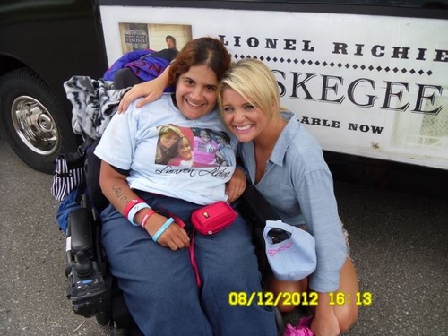 Met @Lauren_Alaina 9/9/11 & 08/12/12. Best days ever! I love you Lauren so much Lauren tweeted me 10/05/11 my bday. Laυren followed me 09/10/11